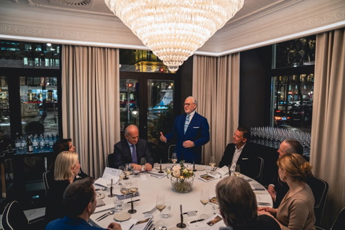 Falstaff Herausgeber und Chefredakteur Wolfgang Rosam eröffnet das Dinner.