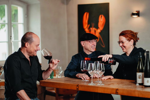 »Knipsers Halbstück«: Brasserie und Fine Dining »XR« in einem, geleitet von (v. li.) Stephan Knipser, Christian und Laura Rubert.