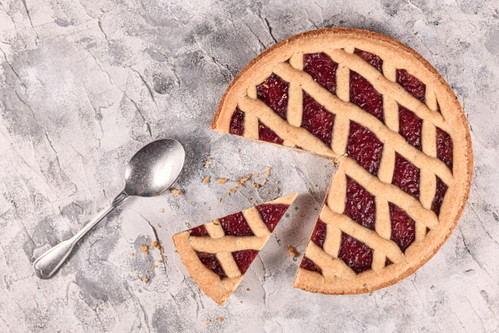 Auch die Linzertorte besticht durch ihre Kombination aus dem samtigen Teig und der fruchtigen Fülle.