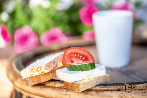 Sauerkäse ist dank seines geringen Fett- und hohen Proteingehalts heute vor allem in der Fitnessszene beliebt.
