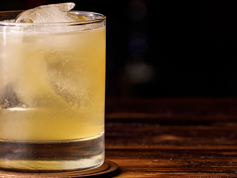 Sauerkrautsaft, Weißwurstsenf und rauchiger Whisky machen den »Gold Minga« zu perfekten Begleiter eines klassischen Weißwurstfrühstücks