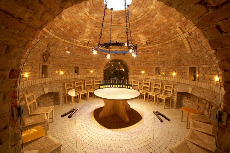 Die edle Rotunde im Sektkeller Schrattenberg. Der ideale Platz für Verkostungen.