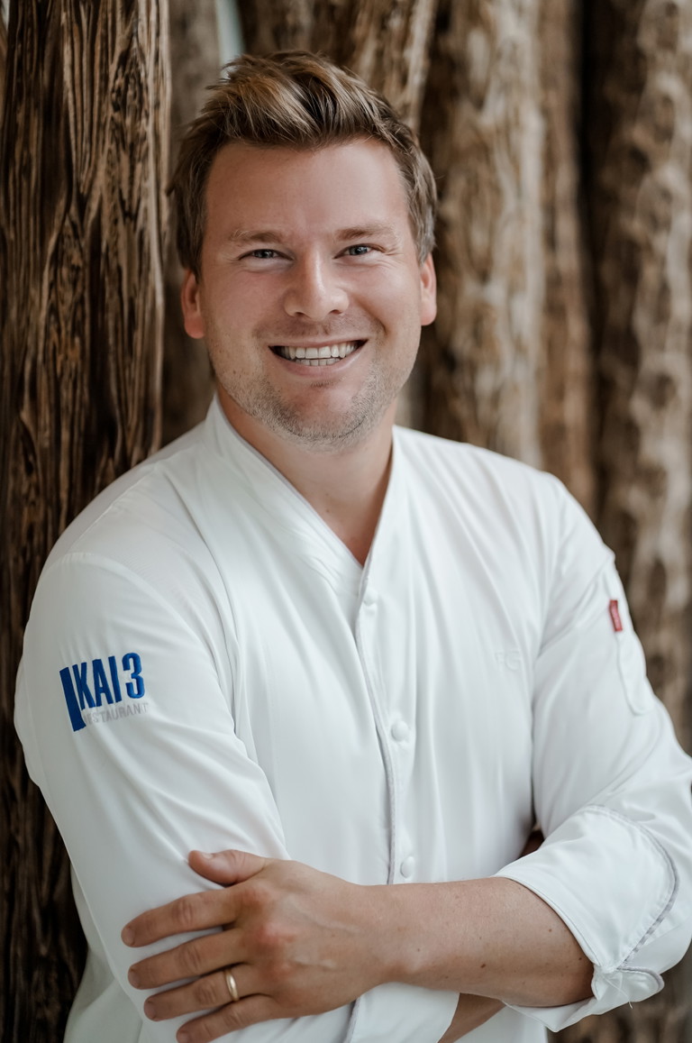 Sternekoch Felix Gabel ist Küchenchef im »Kai3«. Mit seinem internationalen Team begeistert er die Gäste mit »Nordic Fusion« Gerichten.