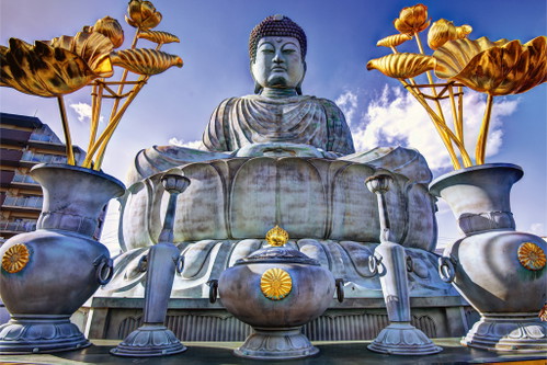 One of the great Buddhas in Japan, the Hyogo Daibutsu, sits in the Nofuku-ji temple in Kobe.