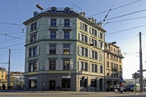 Das «Hotel Restaurant Bar Helvetia».