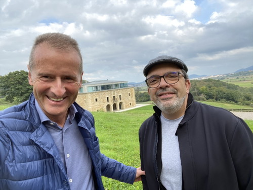 Herbert Diess und Starkoch Jesus Sanchez  (Cenador de Amos)