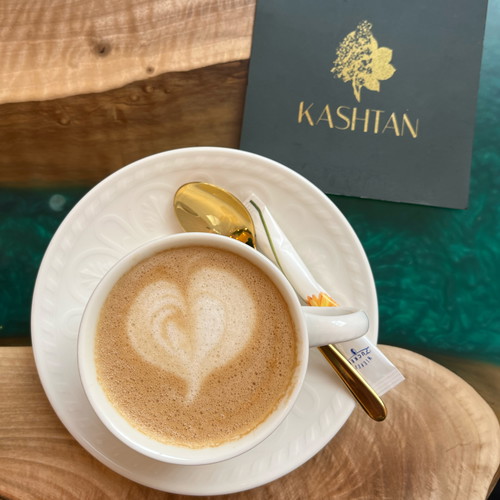Die süßen Kunstwerke können bei einer Tasse Kaffee genossen werden.