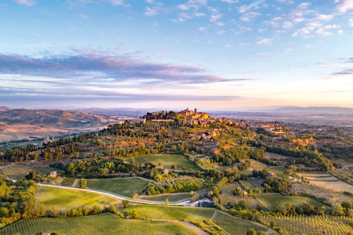 Die Renaissancestadt Montepulciano dominiert in luftiger Höhe das weite Umland. 