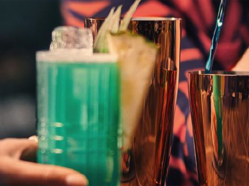 Jetzt gilt es, eine kultige Cocktail Ikone unter dem Motto »BOLS Disco-Cocktail« zu kreieren!