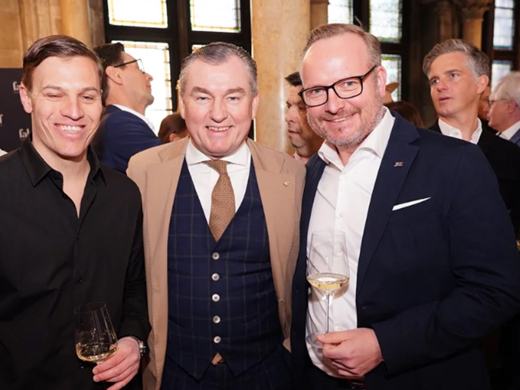 Benjamin Parth, Toni Mörwald und Hubert Wallner bei der Verleihung des Restaurantguide 2024.