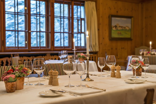 Die «Arvenstube» im «Waldhaus Sils».