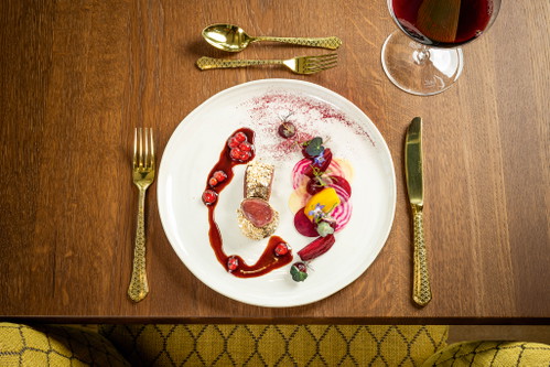Simply good. The kitchen team at the "Knappenhof" conjures up truly delicious dishes from regional and seasonal ingredients - and spoils the eyes and palates of connoisseurs. 
of the connoisseur.