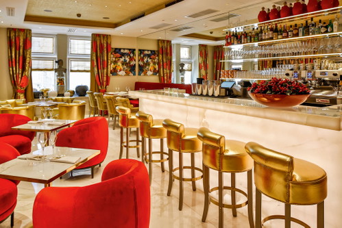 Special place. In the Lounge &amp; Bar, guests can reflect on the day's experiences over a creatively and originally prepared cocktail.