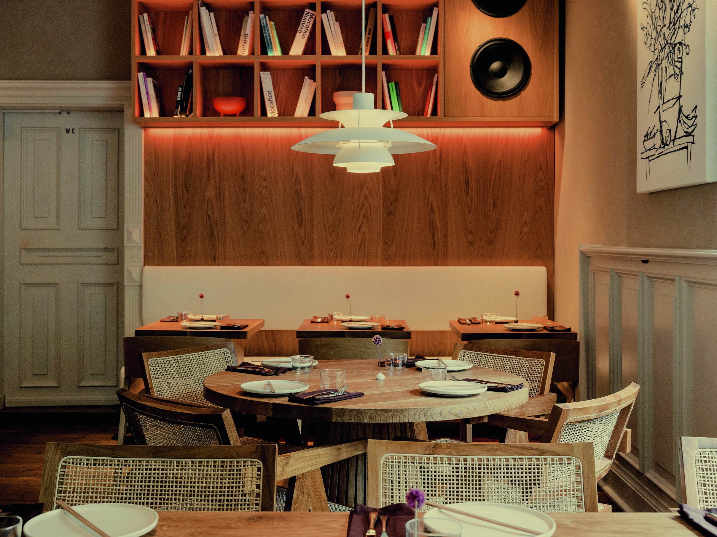 In der »November Brasserie« kann hochwertiges Sushi in einem modernen-minimalistischen Ambiente genossen werden.
