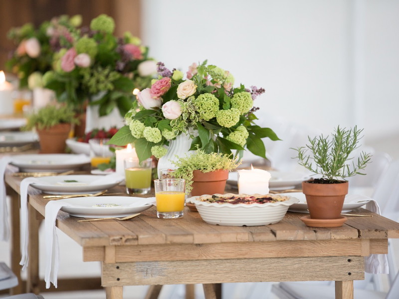 No Mother's Day present yet? How about a brunch?
