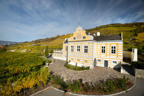 Das Kellerschlössel, ein Barockjuwel, liegt direkt in den Weingärten am Fuße der bekannten Ried Kellerberg.