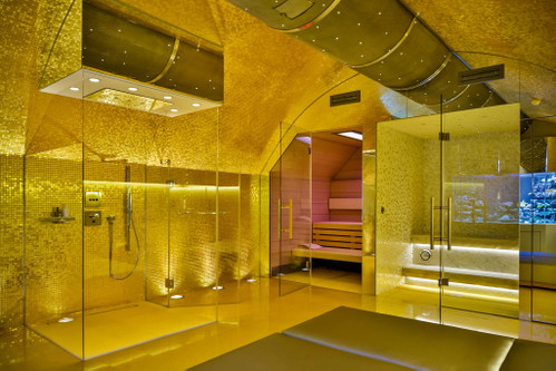 Private spa. Finnish sauna or would you prefer a warm steam bath?
After a fresh shower, you can relax on one of the two loungers and watch the colourful fish in the saltwater aquarium.