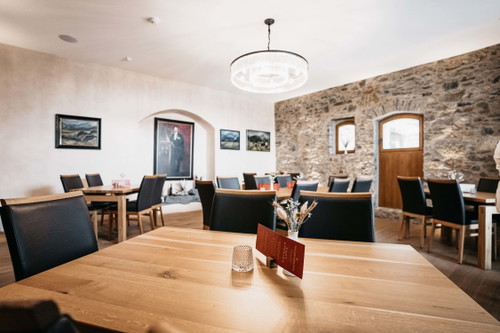 Burgcafé &amp; Weinbar.