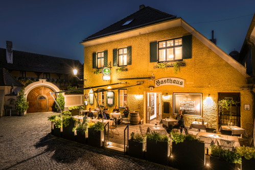 In der »Wachauerstube« in Unterloiben bietet man moderne Klassiker und reife Weine.