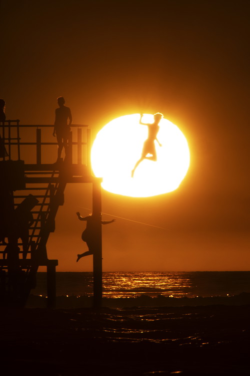 »Die Sonne war schon immer ein Symbol für die große Uhr am Himmel. Die Sonne ist die ultimative Kraft des Lebens.« – Trent Parke