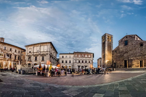 Grandioser Platz, grandiose Gebäude: die Piazza Grande 
in Montepulciano.