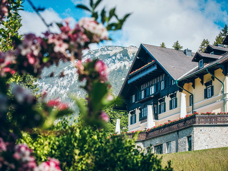 Hideaway. Once a retreat for poets and painters, the "Knappenhof" now offers great cuisine, lots of design and a magnificent house terrace.