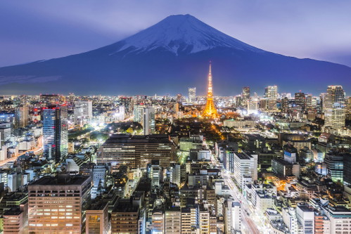 A glittering metropolis in front of the sacred Mount Fuji: tradition and hypermodernity collide in Japan.