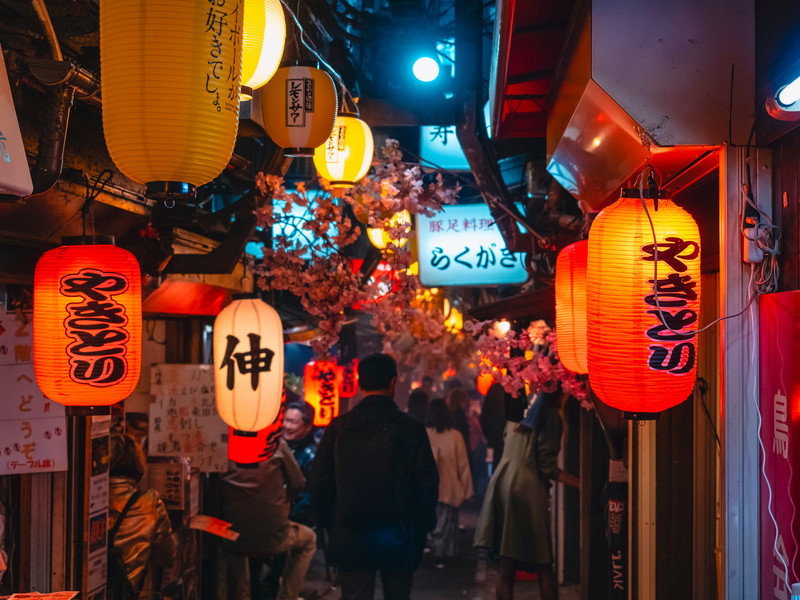 A cosmopolitan city that evokes melancholy: Tokyo is a wonderful place to lose yourself in the glow of neon lights.