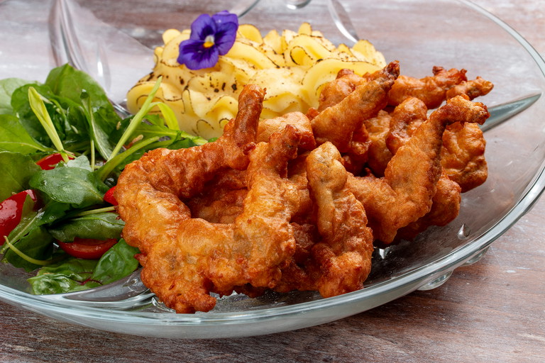 Ob in Butter mit Knoblauch oder frittiert: Froschschenkel stehen auf einigen Speisekarten hierzulande.
