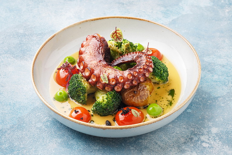Eine wahre Delika­tesse, am besten schmecken Tintenfische aber doch einfach im Urlaub.  