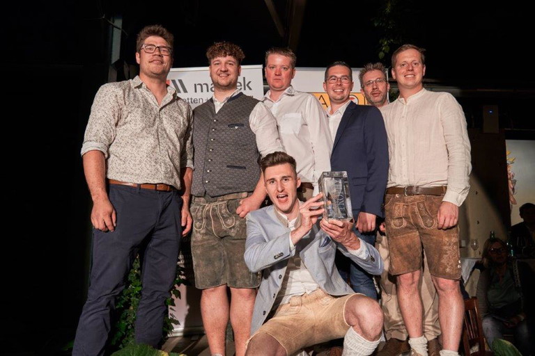 Neben dem Titel »Weintalent des Jahres 2024« und der ikonischen Glastrophäe darf sich der Gewinner Mathias Weber über zahlreiche Preise freuen. 