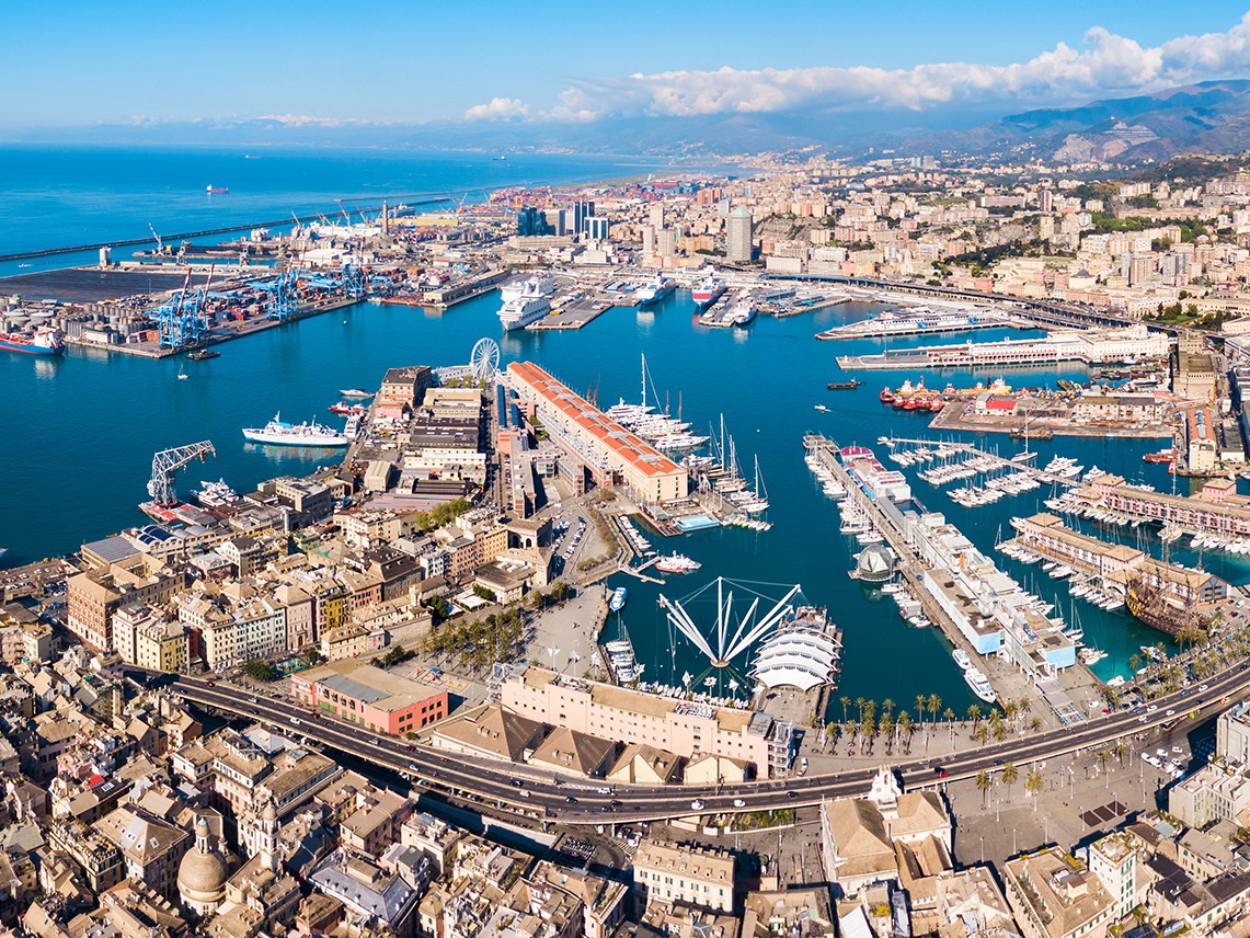 Blick auf den Hafen von Genua