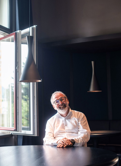 Der Südtiroler Norbert Niederkofler ist mit seiner Philosophie »Cook the Mountain« unumstrittener Grandseigneur der »Alpine Cuisine«.