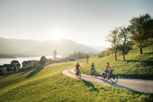 Grenzerfahrung: Am Wolfgangsee treffen sich Oberösterreich und Salzburg. Eine Seeumrundung ist 
29 Kilometer lang.