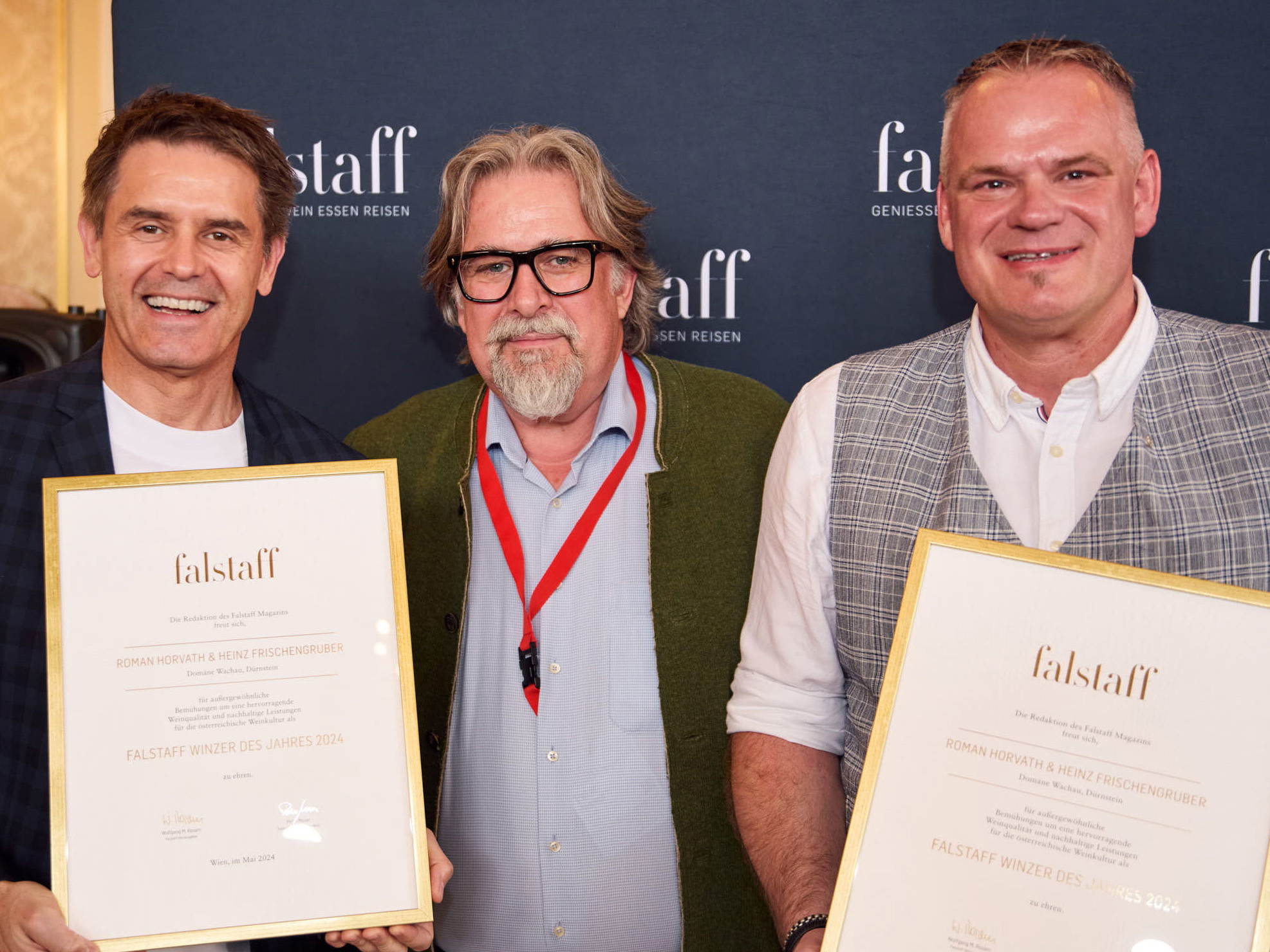 Roman Horvath (li.) und Heinz Frischengruber (re.) bei der Preisverleihung mit Peter Moser (Mitte).