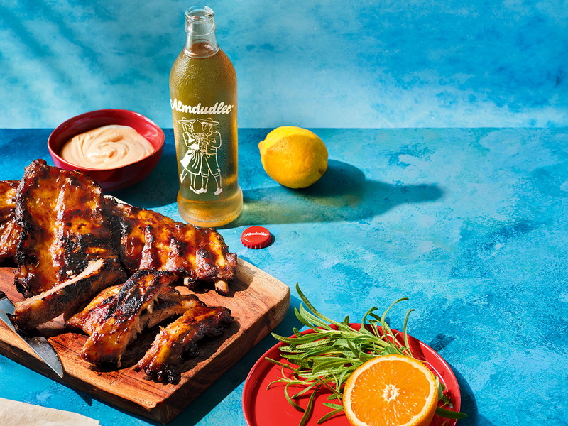 Sticky Ribs mit Zitrus-Kräuter-Marinade