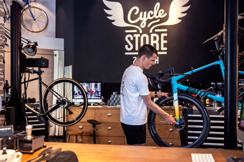 Wer ohne Fahrrad in Zürich unterwegs ist, kann beim «Cycle Store» erstklassige Strassenfahrräder mieten.