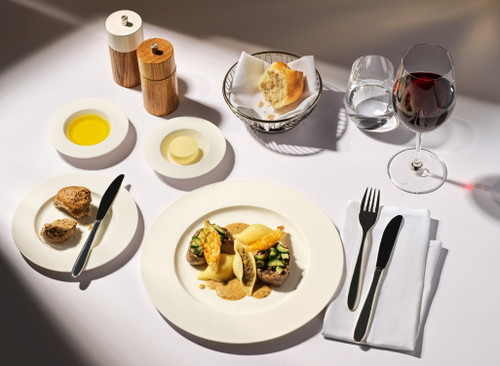 Main Course First Class.

