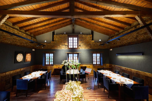In einem baskischen Bergdorf liegt das Grillrestaurant »Asador Etxebarri«, das sich zuverlässig unter den besten fünf der »World’s 50 Best« hält.