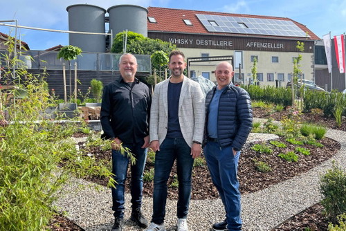Der Genussgarten ist ein gemeinsames Projekt dreier Unternehmer: »Wohnkult im Turm«-Chef Willi Aichberger, »Hausherr« und Spirituosen-Produzent Peter Affenzeller, Gartengestaltungsexperte Thomas Kranz, Chef von Gartenbau Stolzlederer.