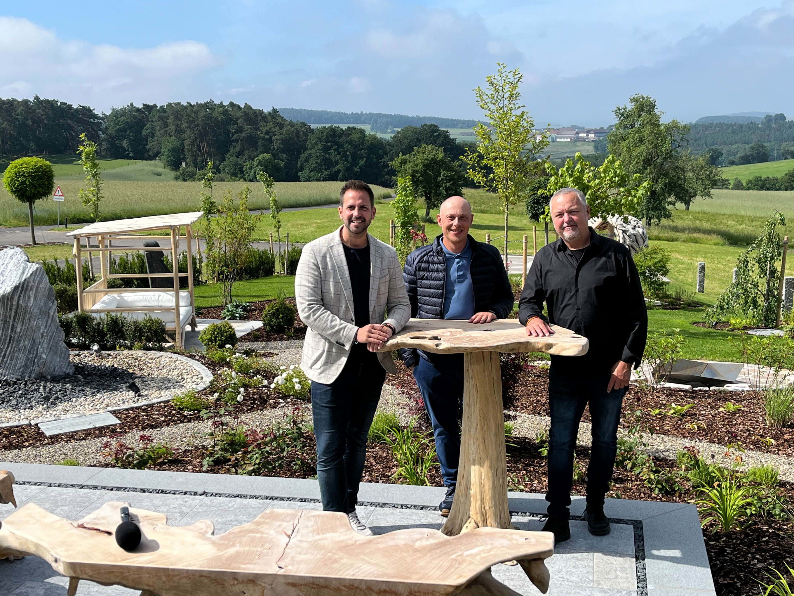 »Hausherr« und Spirituosen-Produzent Peter Affenzeller, Gartengestaltungsexperte Thomas Kranz, Chef von Gartenbau Stolzlederer und »Wohnkult im Turm«-Chef Willi Aichberger.