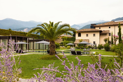 Übernachten im ehemaligen Kloster: 
In Arco wurde aus einer eher puristischen Nonnen-Unterkunft das moderne Luxushotel »Arx Vivendi«.
