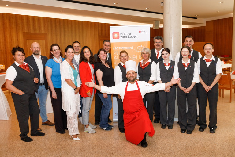 Küchenchef Günter Hymer gemeinsam mit dem Projekt- und Service-Team.