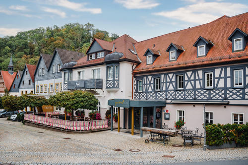 1996 wurde Herrmann Küchenchef im familieneigenen Hotel, das angeschlossene Restaurant ist seit 2019 mit zwei Michelin-Sternen ausgezeichnet. 