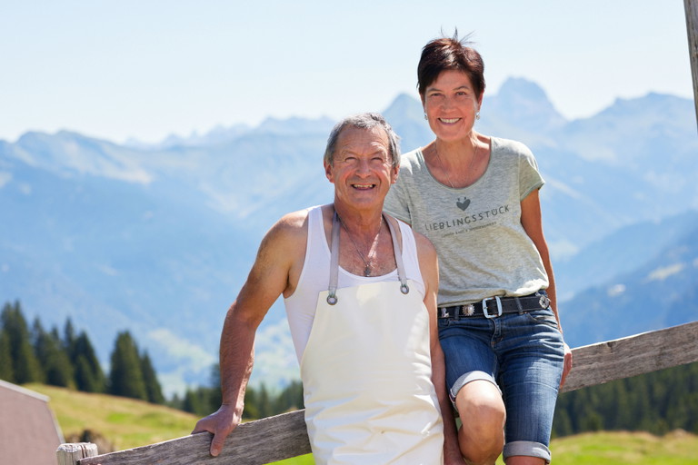 Seit 30 Jahren schon zieht es Familie Rüf im Sommer in die Berge. Rund 1700 Liter Milch verarbeiten sie tagtäglich.