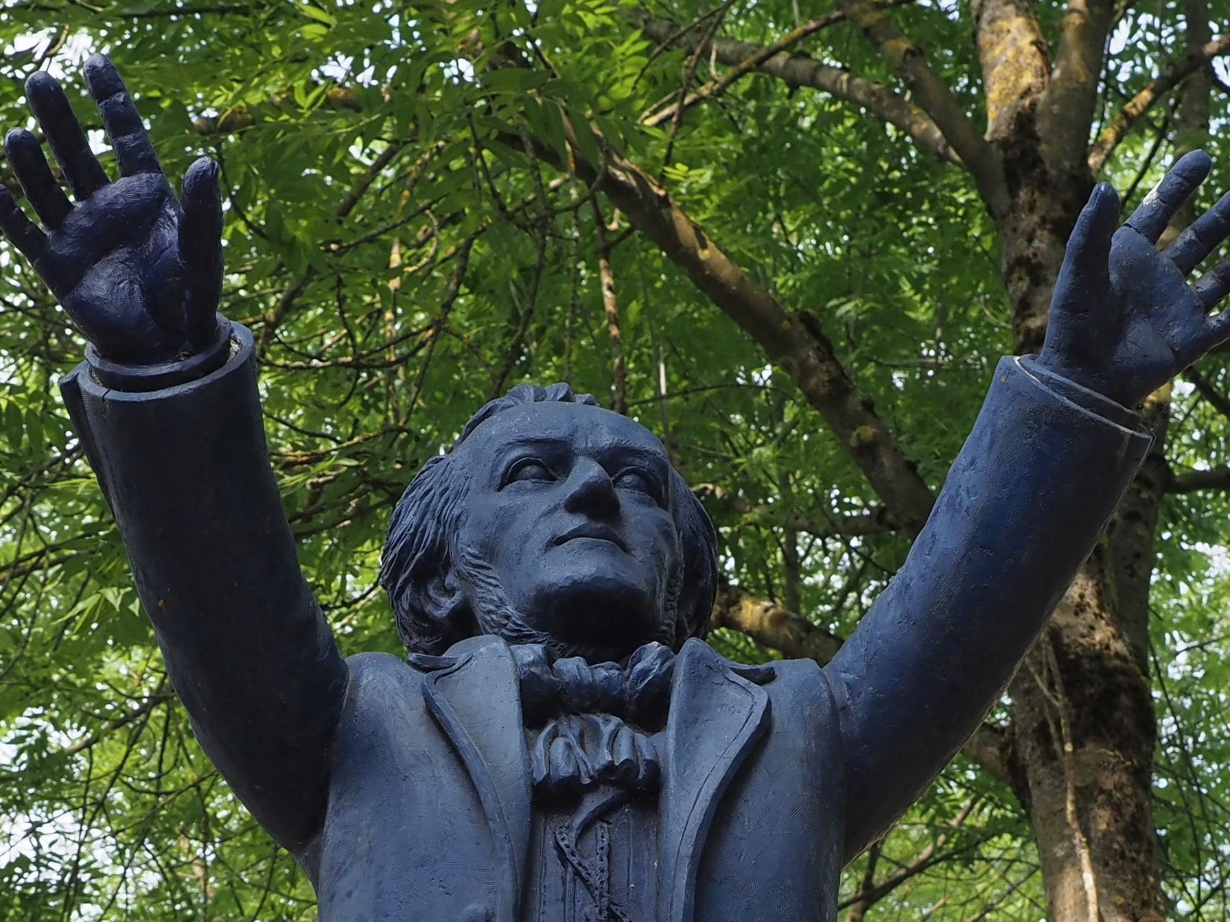 Der Konzeptkünstler Ottmar Hörl ließ mit 500 Wagnerfiguren anlässlich der Feierlichkeiten zum 200. Geburtstag von Richard Wagner den Stadtraum Bayreuth »dirigieren«.