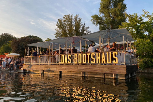 Das Bootshaus lässt beim diesjährigen Lichterfest die Alte Donau leuchten.