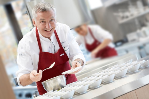 Sternekoch Roland Schmid geht Ende 2024 In Pension. 