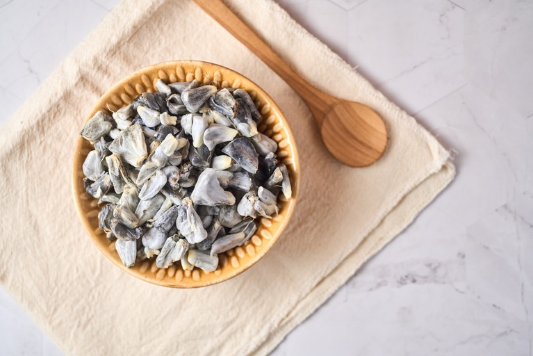 Huitlacoche, auch »Maistrüffel«, ist ein Pilz, der Mais infiziert und ihm einen erdigen, rauchigen Geschmack verleiht. Eine Gourmet-Zutat in der mexikanischen Küche.