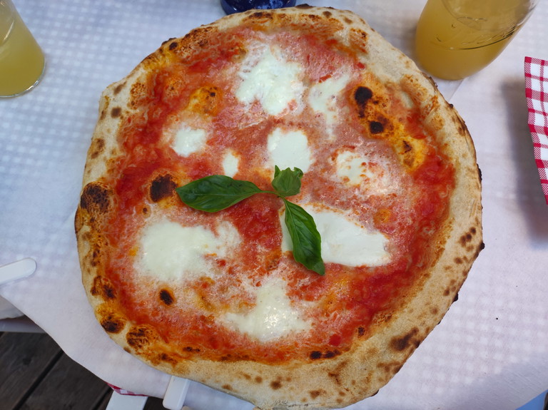 Pizza Bufalina im »Madre«